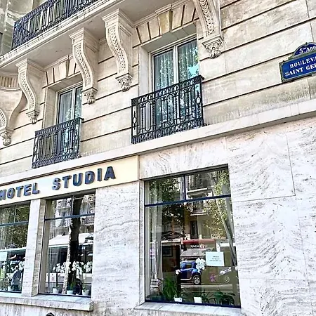 Studia Otel Paris