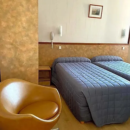 Studia Otel *